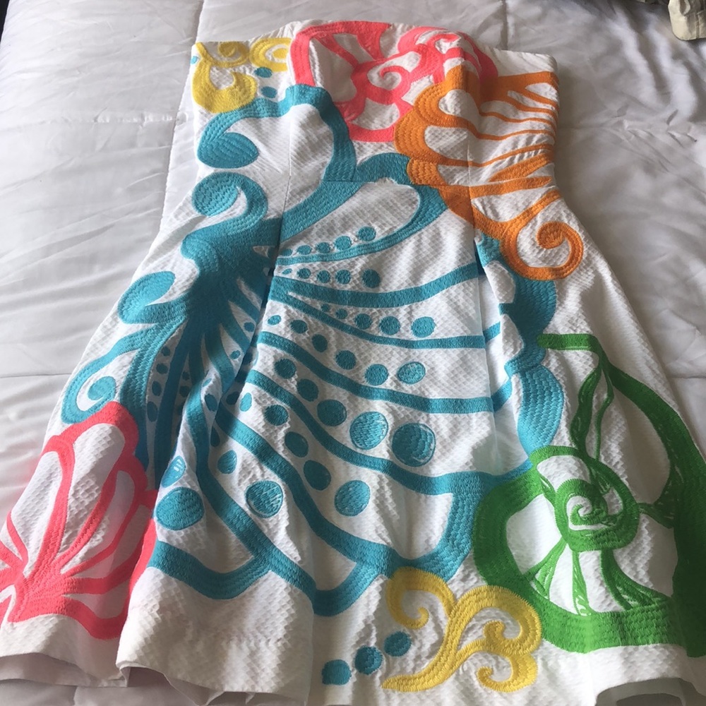 SOLD. Lilly Pulitzer Blossom Strapless Dress size 2 - Picture 3 of 12